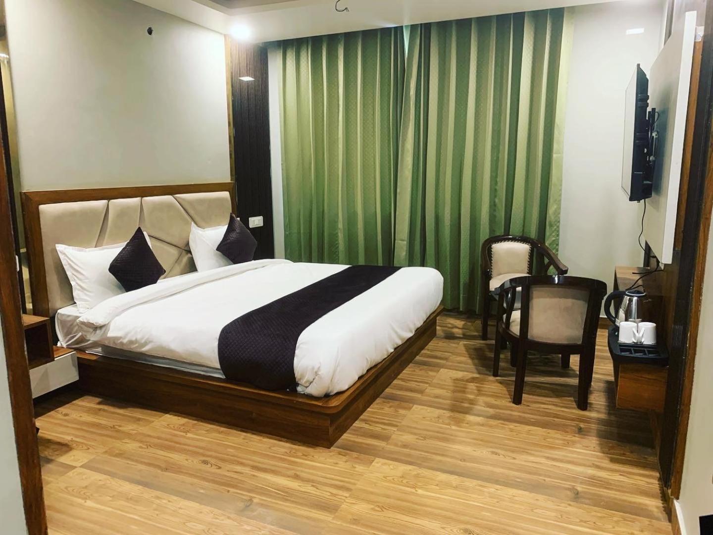 Hotel & Hostel Vimal Ganga ริชิเคช ภายนอก รูปภาพ